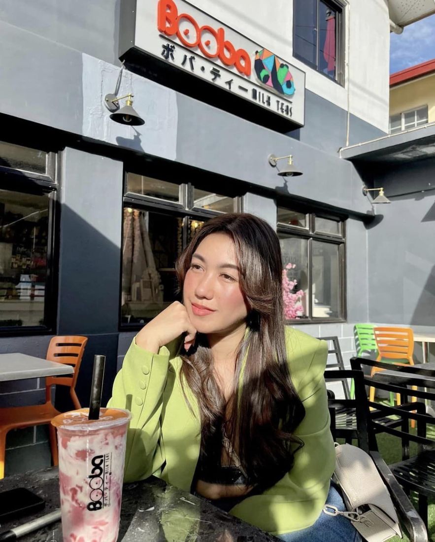 A customer with a Booba milk tea outside the store