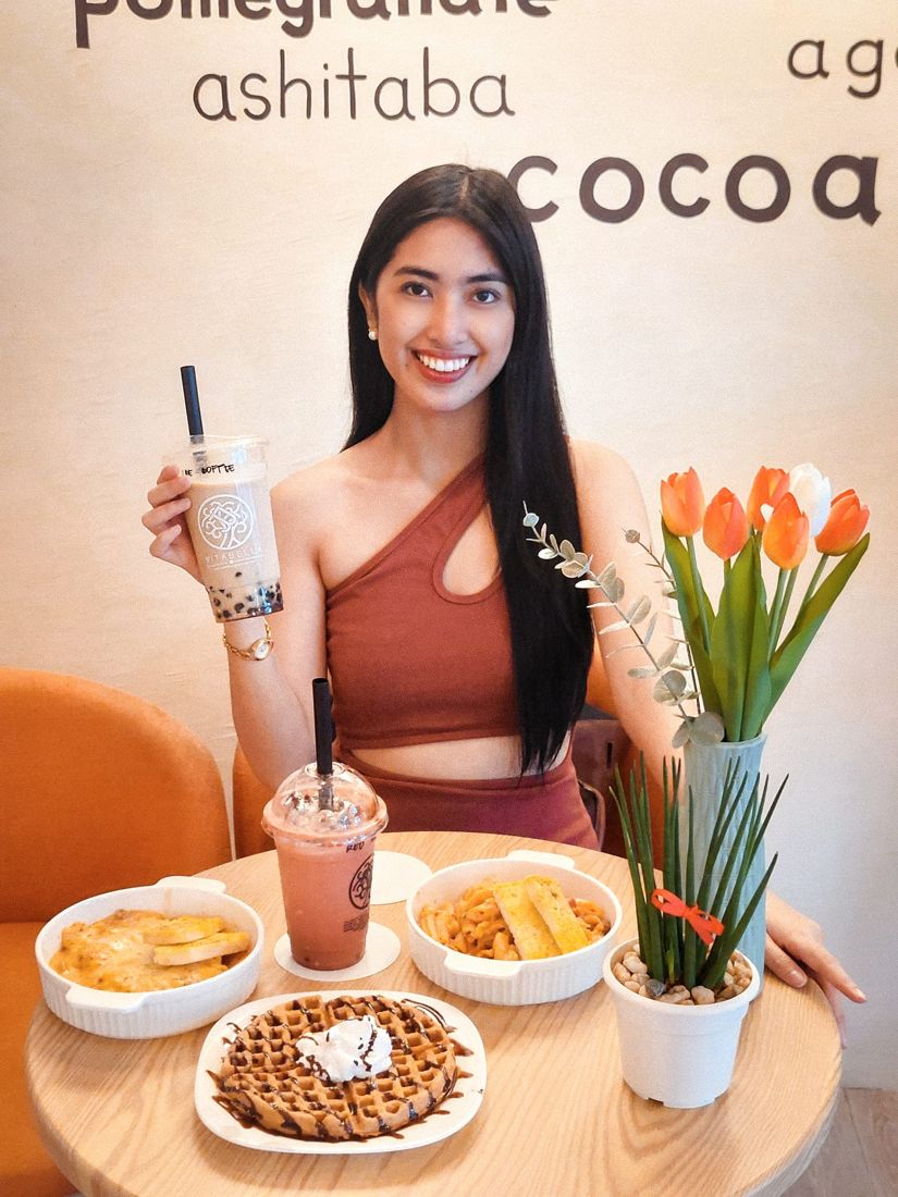 A customer with Vita Bella drinks and waffles